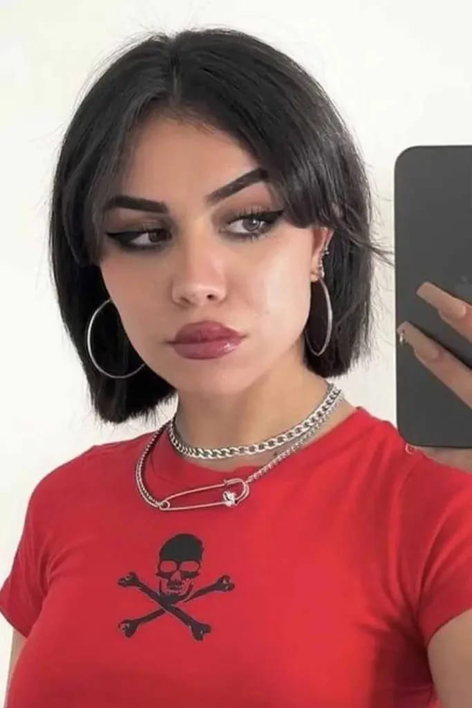 12 Best Edgy Short Haircuts For Fancy Look 9 Blunt Bob With Subtle Layers