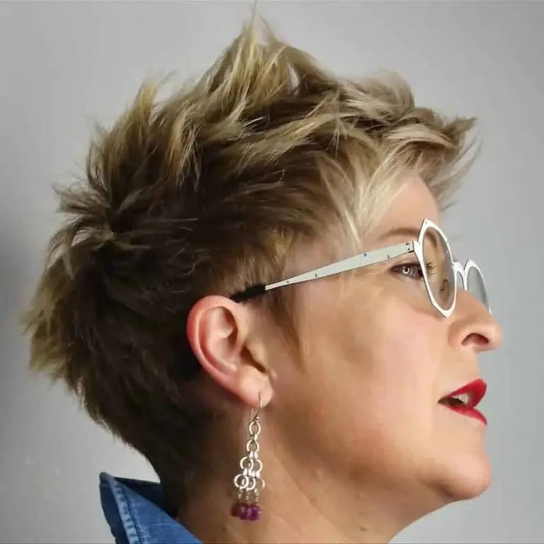 12 Easy-Going Short Cropped Hairstyles 7 Bronde Textured Short Cropped Hair