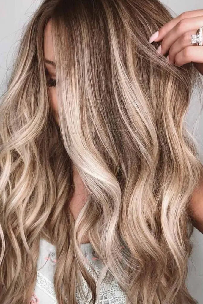 10 Stunning Fall Hair Color Ideas for Blonde 4 Champagne Blonde Highlights