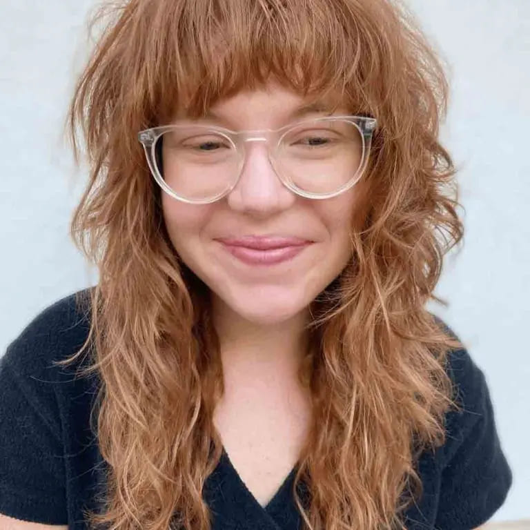 10 Classy Shaggy Wolf Cuts With Bangs 2 Curly Shaggy Light Brown Wolf Cut With Messy Bangs
