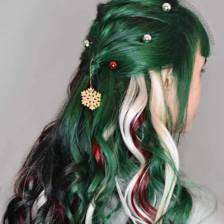 10 Christmas Hairstyles for You to Rock This Christmas. 5 Long Wavy Christmas Hairstyle Inspired With Christmas Tree Look