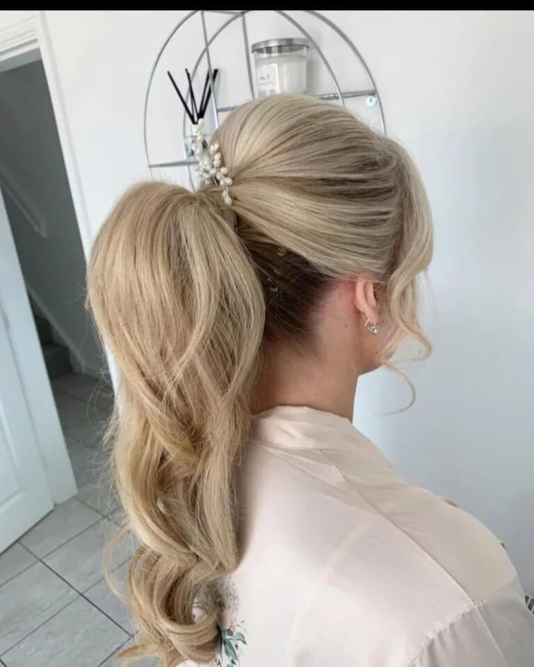 12 Stunning Hairstyles for Bridesmaids 4 Pin-Up Wavy Ponytail