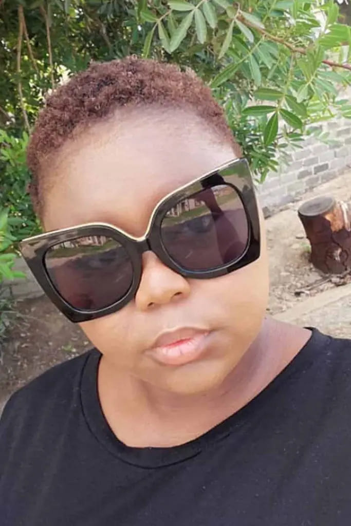 10 Short Haircuts for Chubby Faces 2 Short Afro Pixie Cut