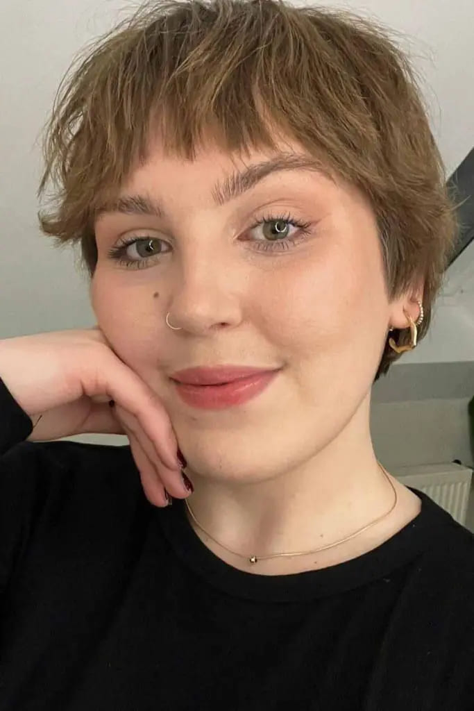 10 Short Haircuts for Chubby Faces 7 Soft Textured Pixie