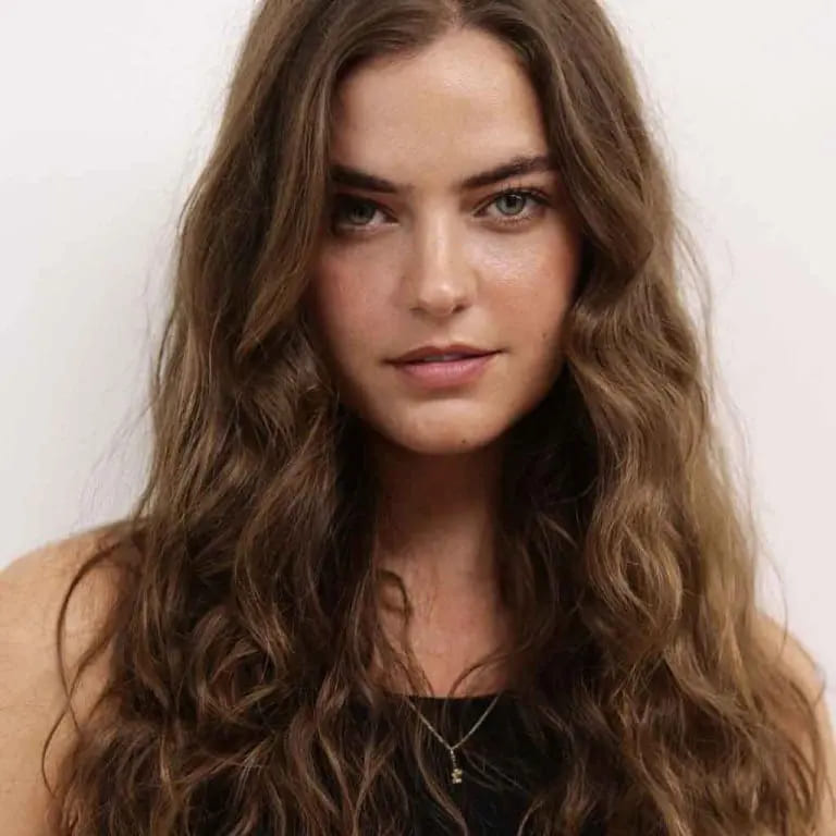 10 Hairstyles for Oval-Shaped Face 4 Medium Long Light Brown Wavy