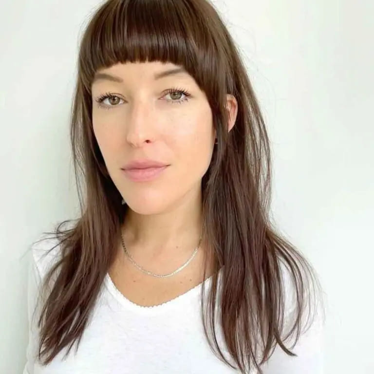 10 Hairstyles for Oval-Shaped Face 10 Medium Mullet Cut On Straight Brown Hair With Blunt Bangs