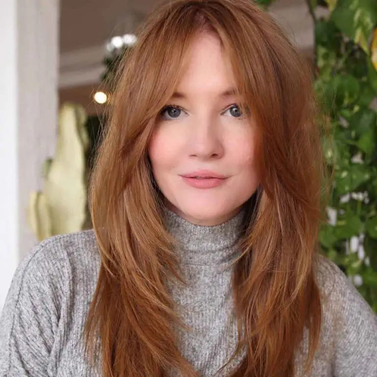 10 Hairstyles for Oval-Shaped Face 11 Face Framing 90’s Shaggy Layered Haircut on Fluffy Ginger Hair
