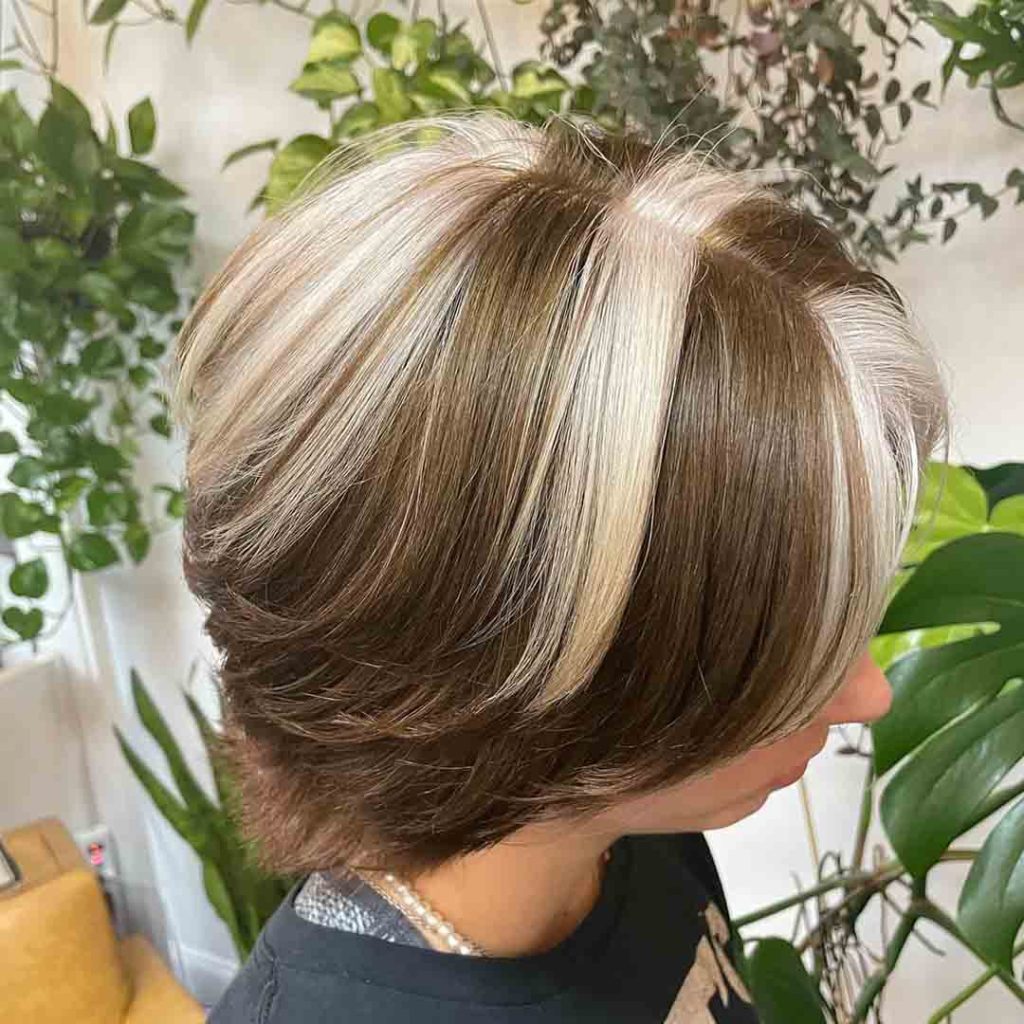 20 Classy Short Wolf Cut Ideas to Turn Heads! 3 Color Blocked Brown-Blonde Short Hair With Wolf Cut