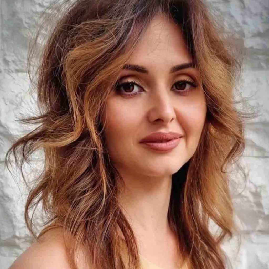 20 Best Fluffy Wolf Cut Ideas for Your Signature Style! 20 Fluffy Bronde Medium Wolf Cut