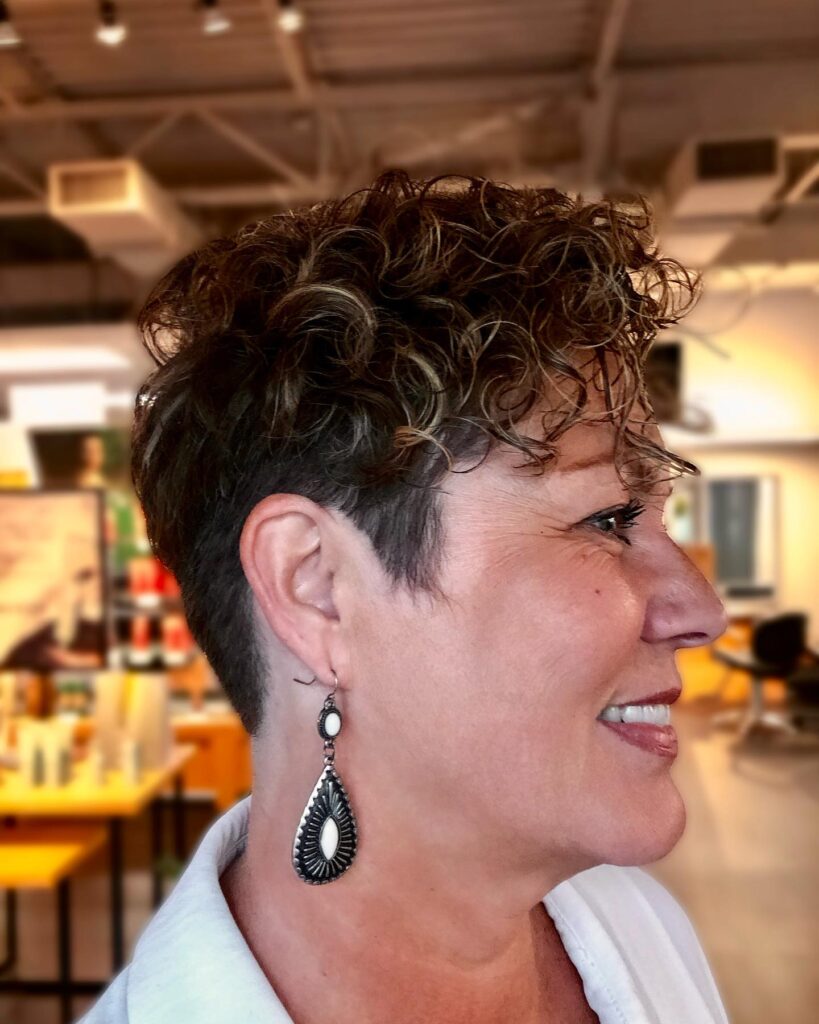 10 Short Curly Hairstyles for Women 2 102 1