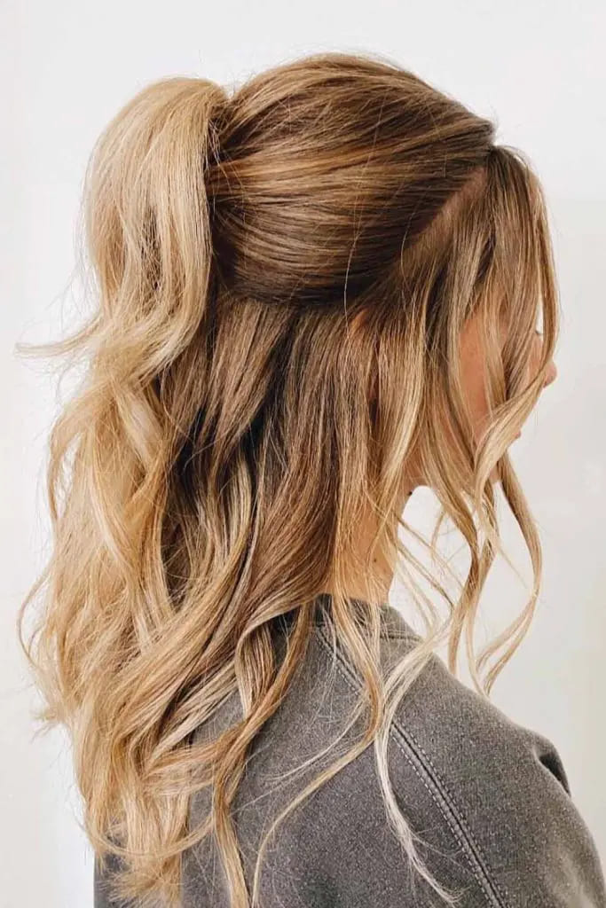 12 Sun-Kissed Beach Hairstyles 11 11. Half Up Half Down Ponytail