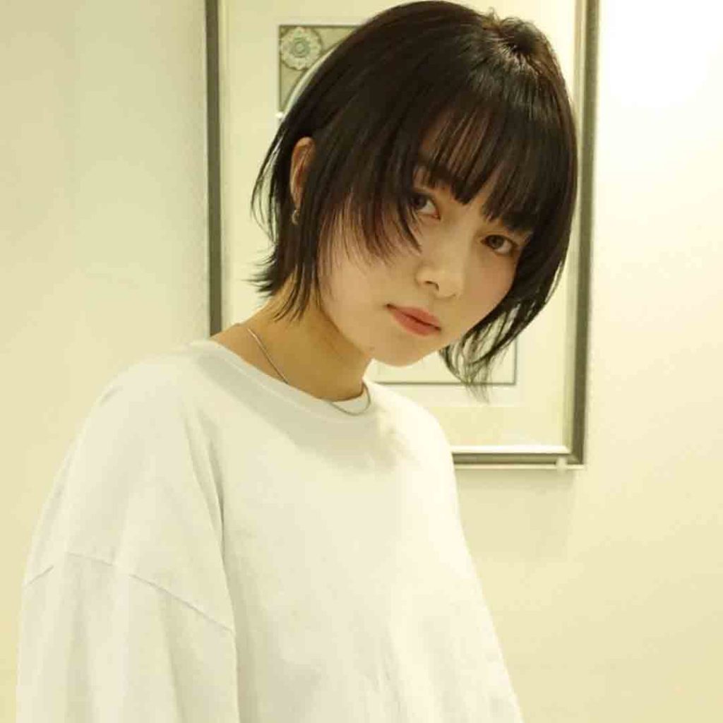 20 Classy Short Wolf Cut Ideas to Turn Heads! 21 Short Bob Wolf Cut With Choppy Bangs