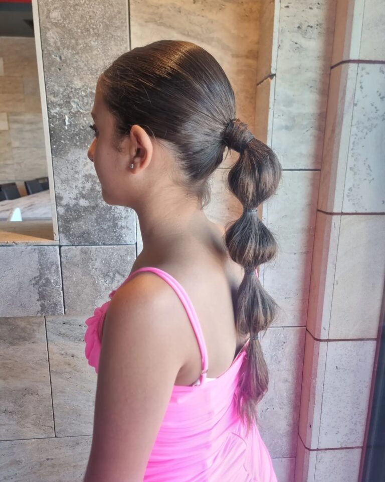 10 Slick Ponytail Hairstyle Ideas 4 4. Sleek Bubble Ponytail 1