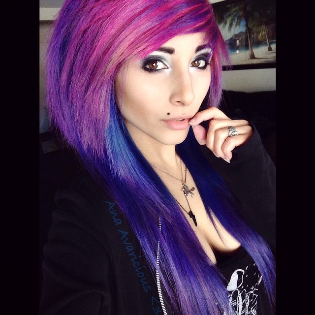 12 Emo Scene Hairstyles for a Throwback 5 5. Berry Shade Scene Hairstyle