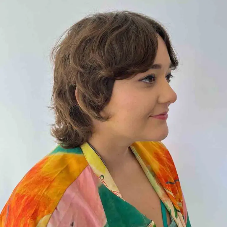 10 Classy Shaggy Wolf Cuts With Bangs 6 6. Short Wavy Shag Wolf Cut With Curtain Bangs 1