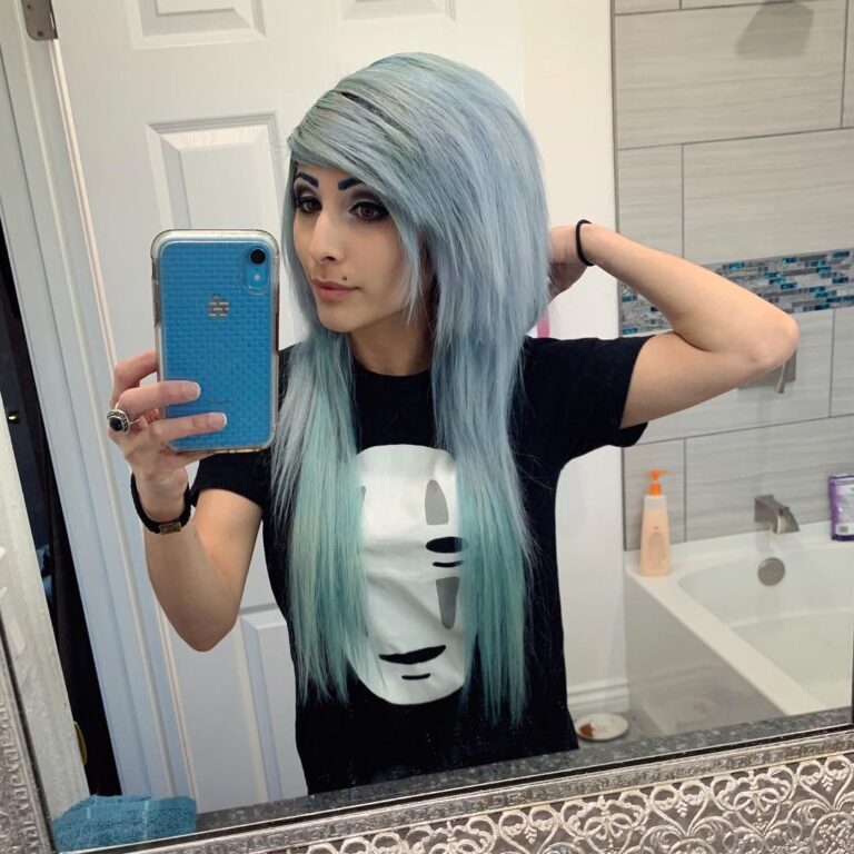 12 Emo Scene Hairstyles for a Throwback 7 7. Ice Blue Long Emo Hair