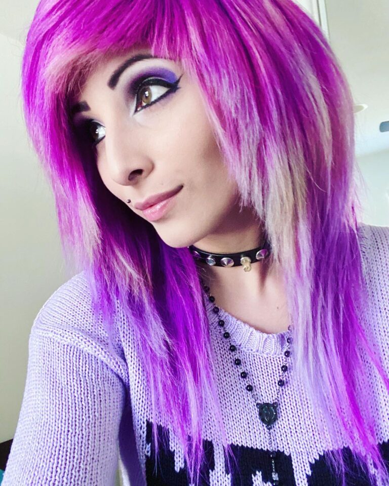 12 Emo Scene Hairstyles for a Throwback 8 8. Purple Pink Gothic Scene Hairstyle 1