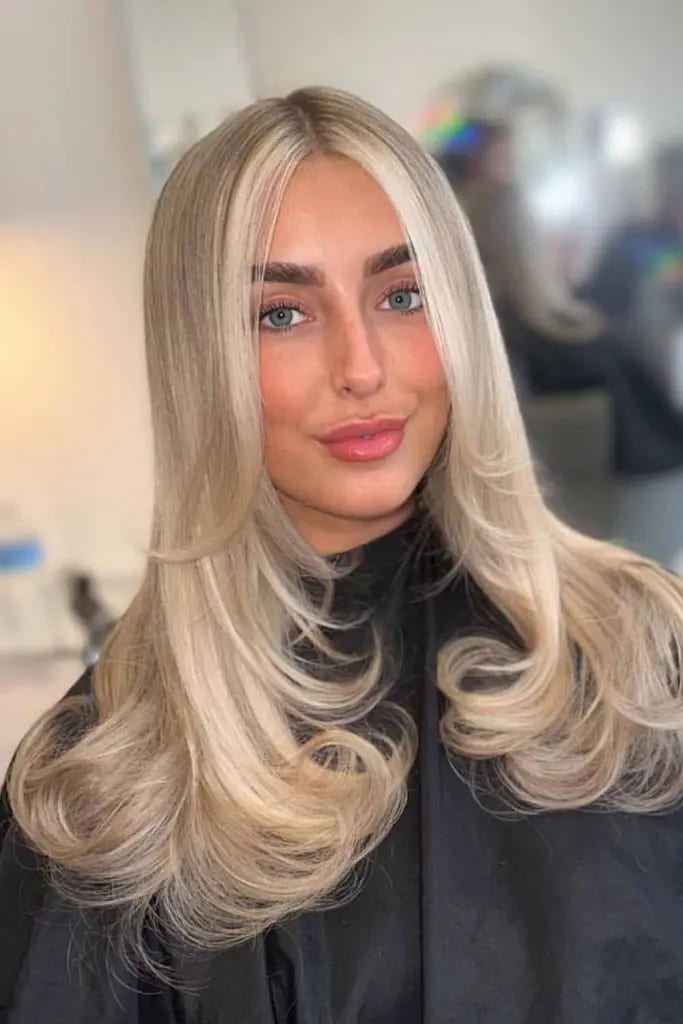 12 Lowlights for Blonde Hair 9 Beachy Blonde Waves With Low Lights for Depth