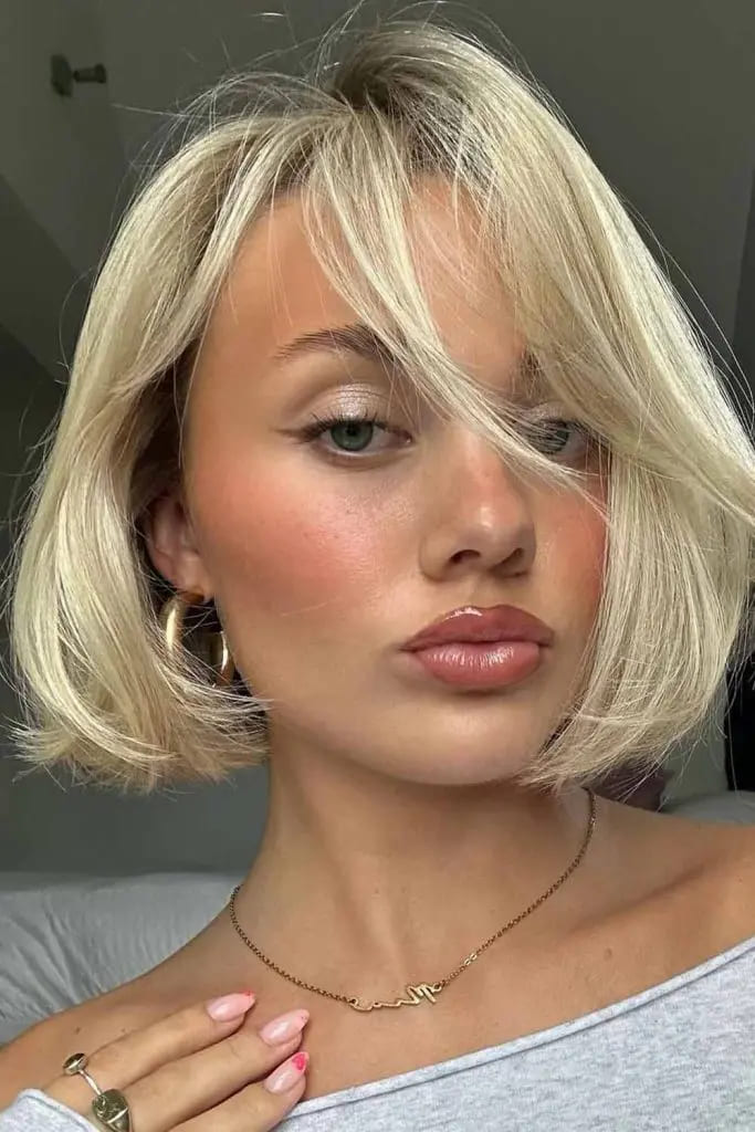 12 Classy 90’s Bob Haircut Ideas 5 Blonde Bob With Tousled Layers