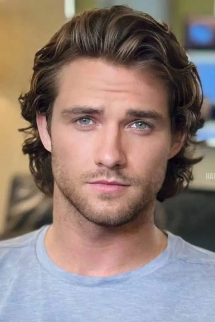 12 Flowy Haircut Ideas for Men 2 Classic Wavy Flow