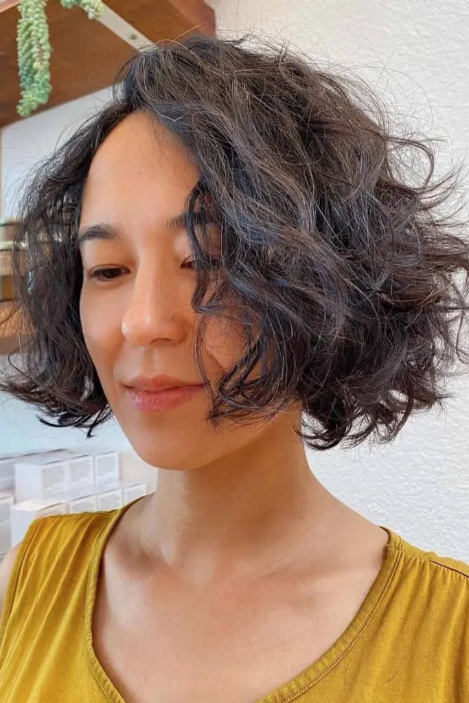 12 Classy 90’s Bob Haircut Ideas 12 Curly Bob With Natural