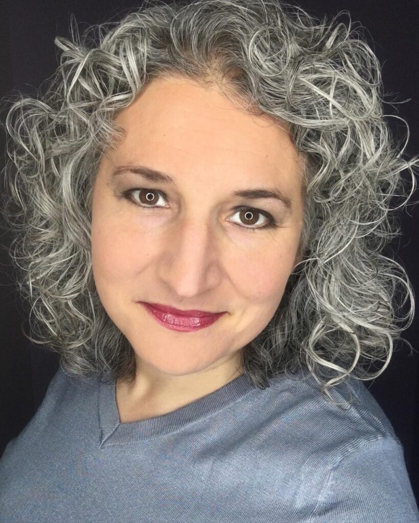 10 Hairstyles for Women Over 60 1 Curly Tousled Gray Blunt Cut 819x1024 1