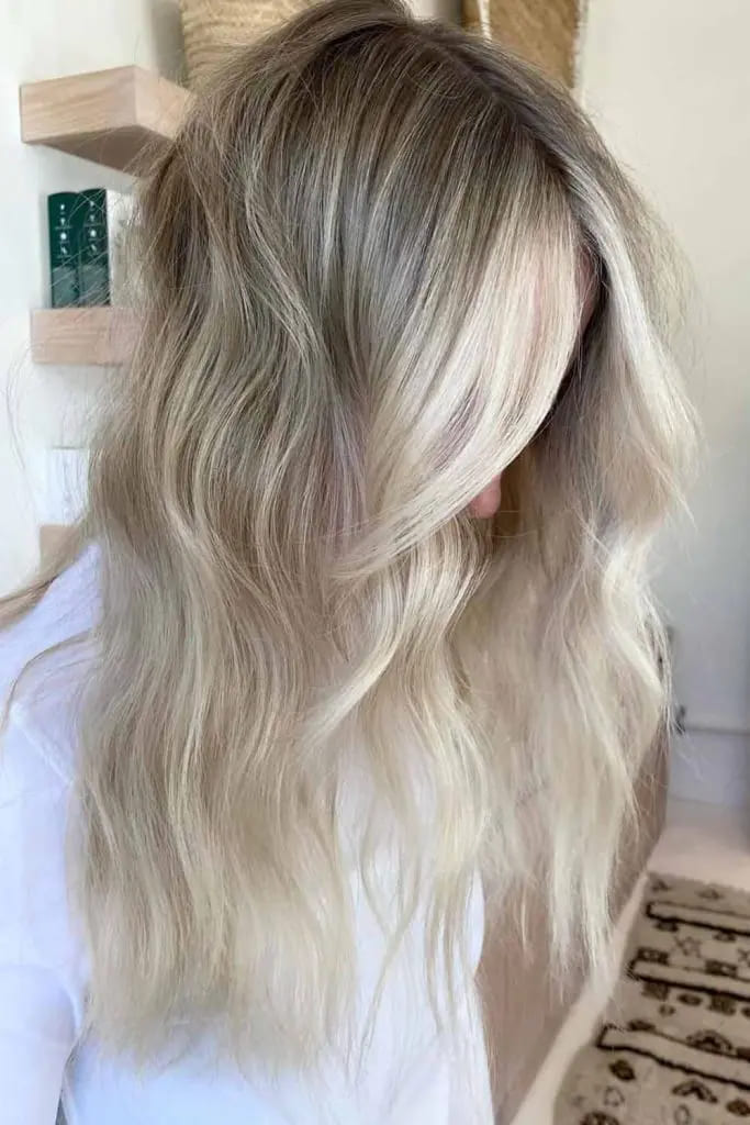 12 Lowlights for Blonde Hair 3 Effortless Blonde With Sun Kissed Low Lights