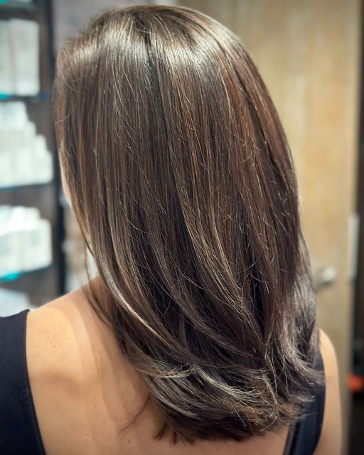 10 Mid-Length Haircuts for Women 4 Layered Midi Cut