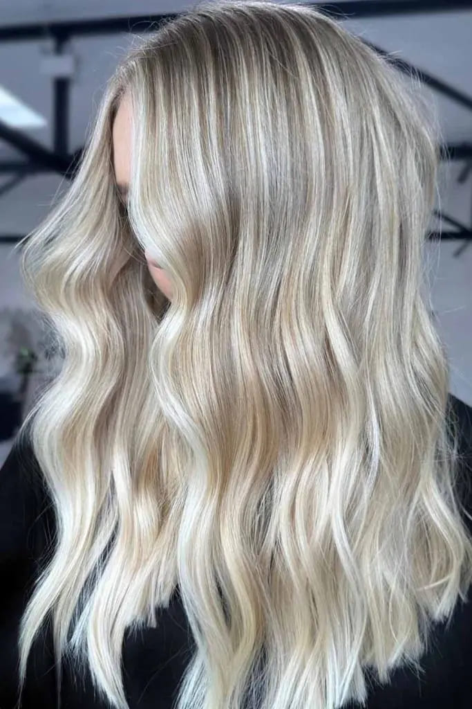 12 Lowlights for Blonde Hair 2 Natural Blonde Blend With Gentle Low Lights