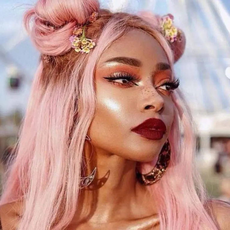 10 Sassy Hairstyles for Coachella 4 Pink Wavy Hair With Space Buns 1
