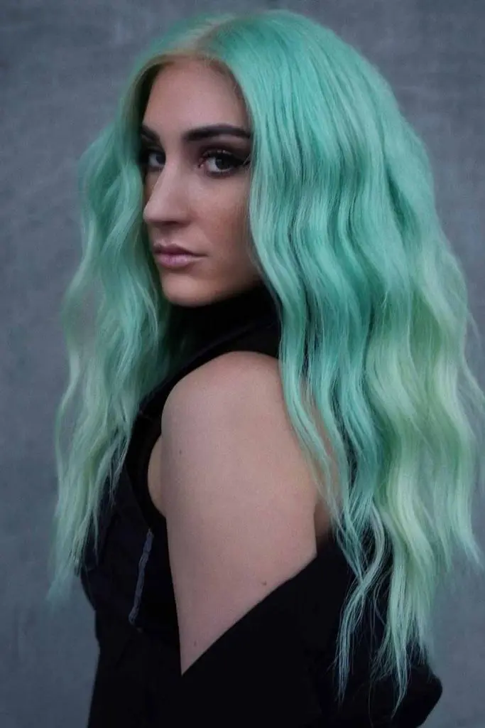 12 Bold Hair Dye Ideas for Women 9 Sea Hues On Wavy Hair 1