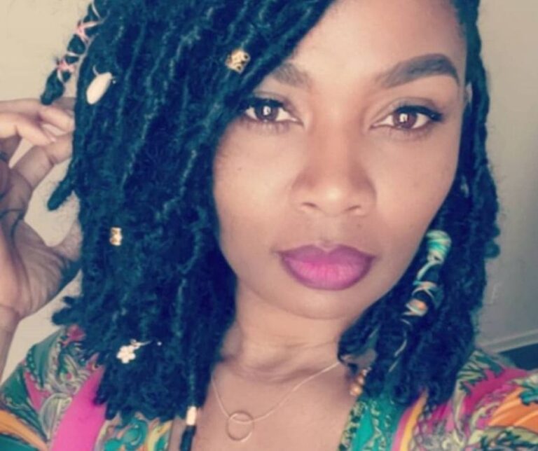 10 Bohemian Locs Hairstyles for Women 3 Short Locs 768x644 1