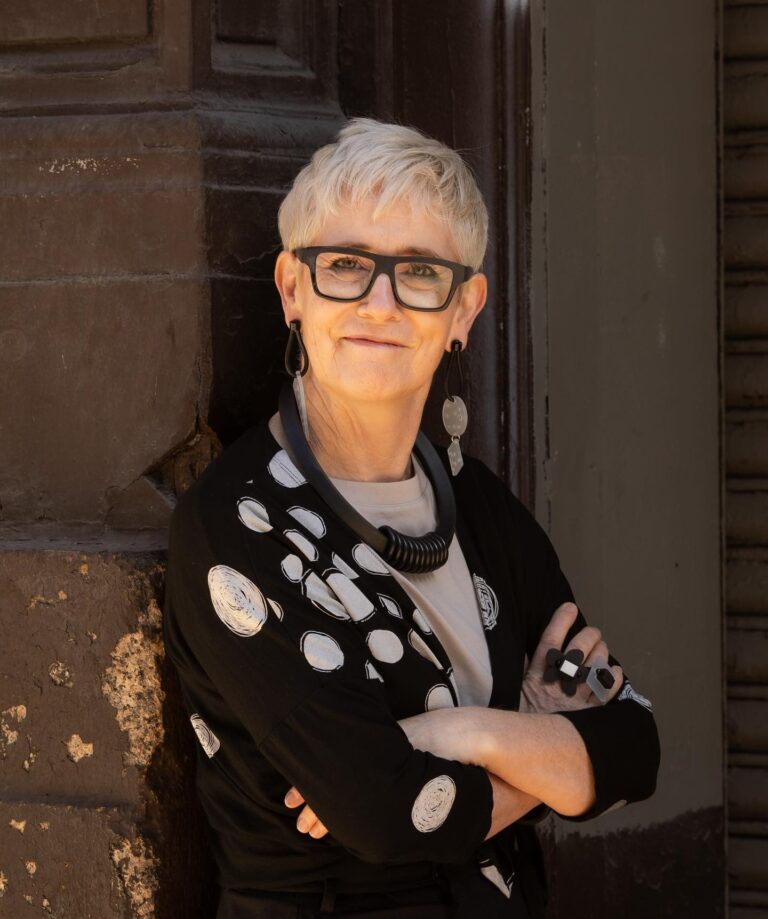 10 Hairstyles for Women Over 60 5 Short Pixie Cut on Silver Hair 768x919 1