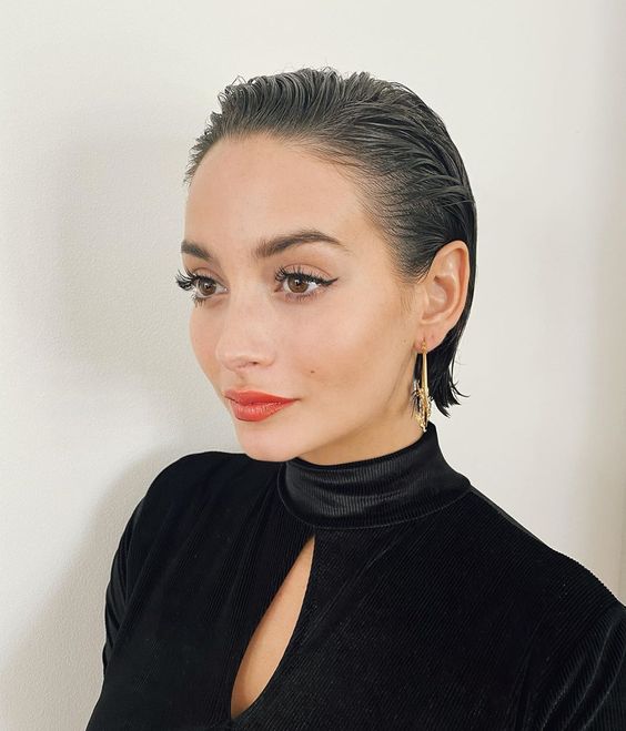 8 Flapper Hairstyle Ideas: Iconic Looks From 1920s 5 Slicked Back Bob