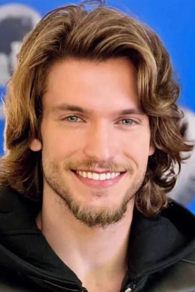 12 Flowy Haircut Ideas for Men 6 Surfer Flow Hairstyle