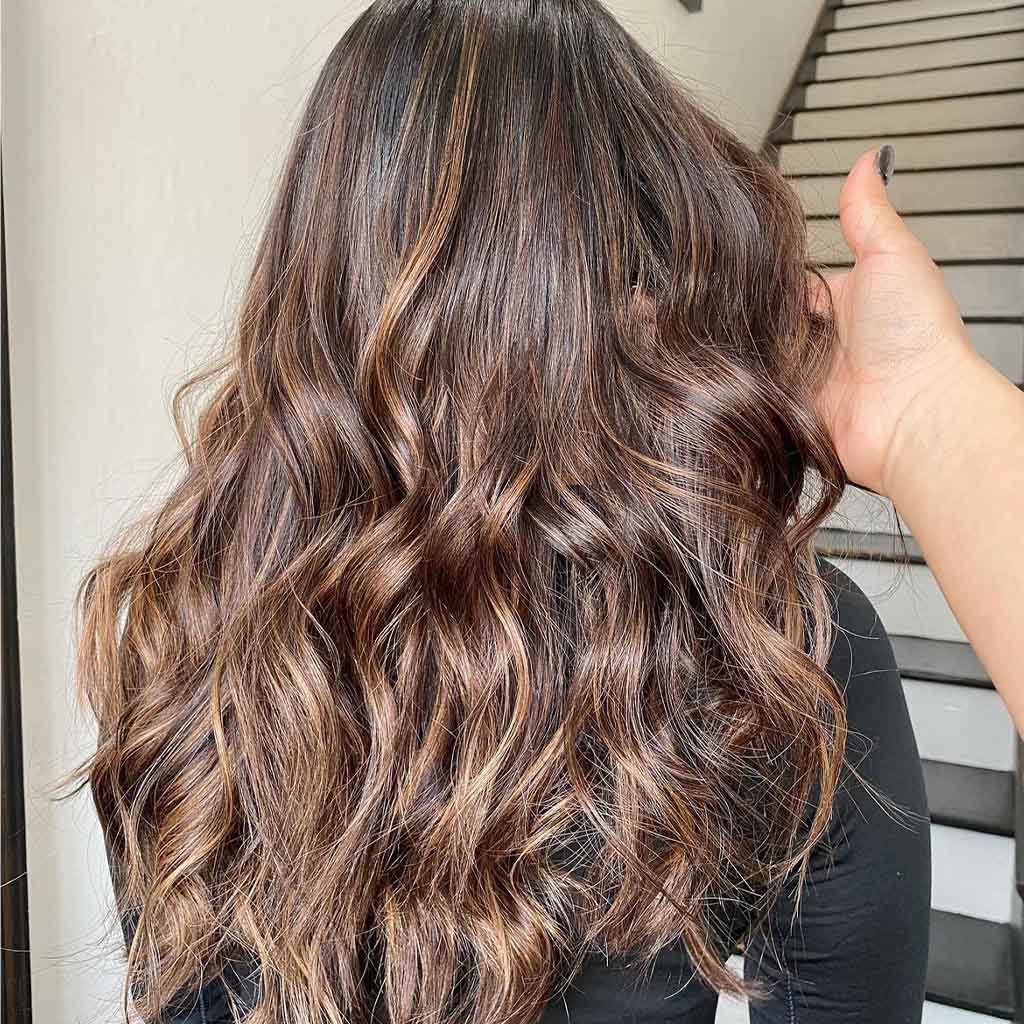 15 Ideas for Caramel Highlights on Brown Hair! 3 Tousled Dark Brown Hair With Caramel Highlights