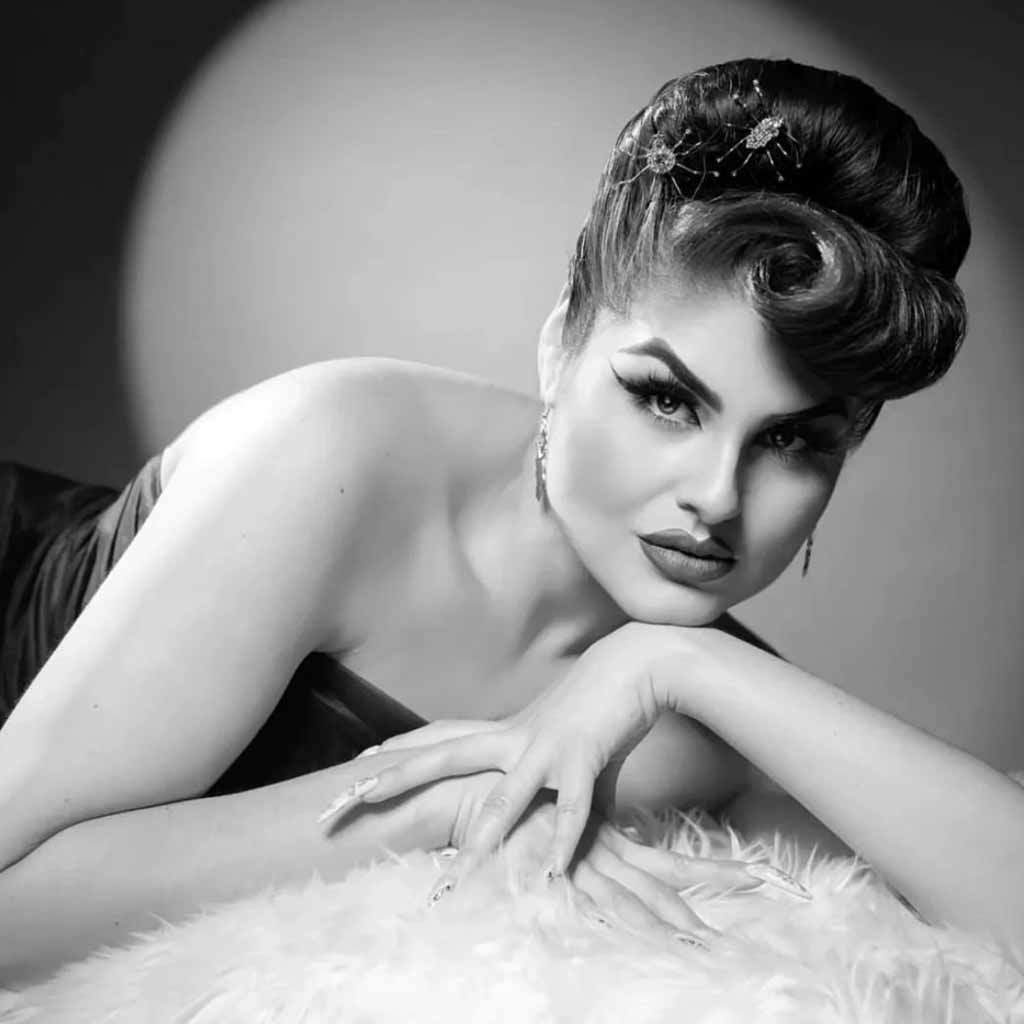 25 Classic Vintage Hairstyles to Go Retro! 3 Old Hollywood Updo With Bumper Bangs