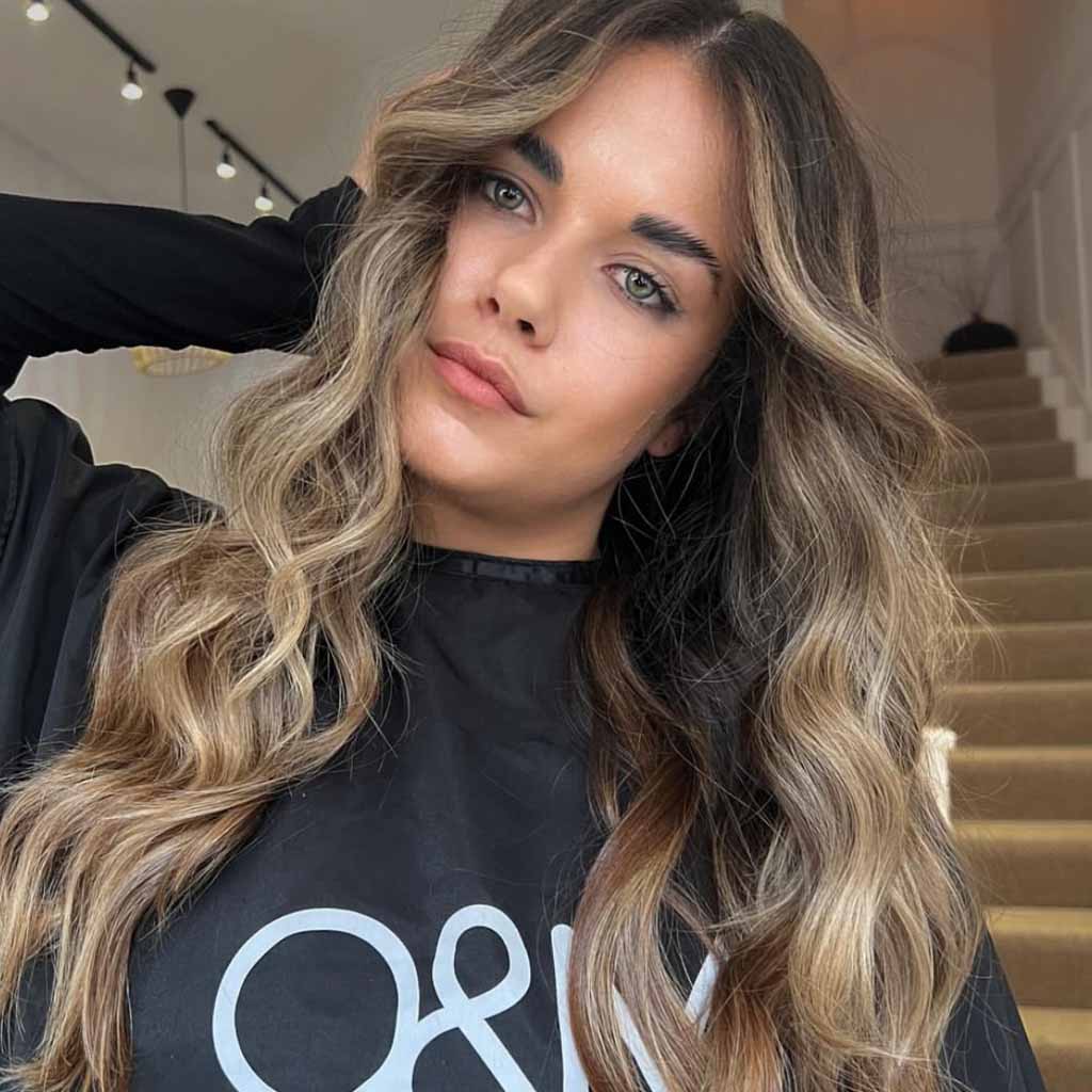20 Bright Sun-Kissed Brunette Hair Ideas! 4 Sun-Kissed Brunette Balayage on Long Wavy Hair
