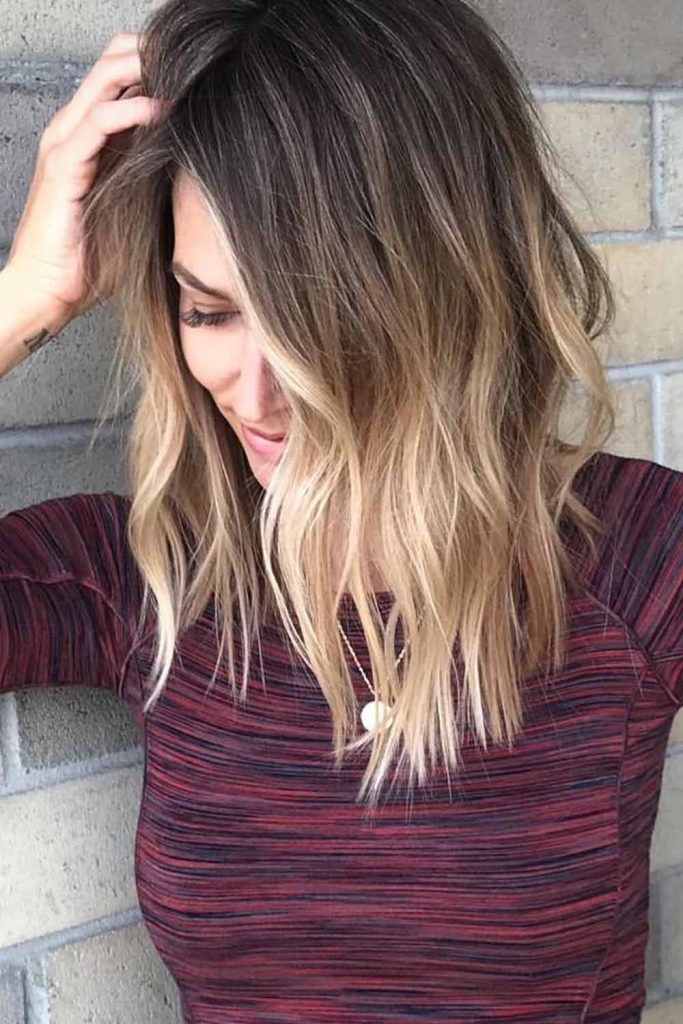15 Classy Mom Cut Ideas for Busy Moms Seeking Effortless Style! 4 Lob Cut On Brown Hair With Blonde Highlights