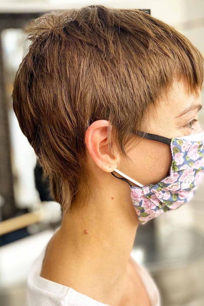 15 Classy Mom Cut Ideas for Busy Moms Seeking Effortless Style! 5 Twiggy Crop Hair With Little Chewed Up Bangs