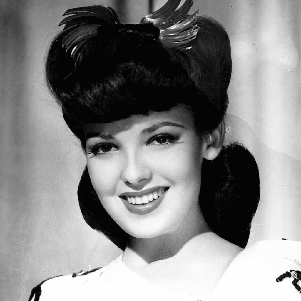 25 Classic Vintage Hairstyles to Go Retro! 6 Vintage Fluffy Hairstyle With Bumper Bangs