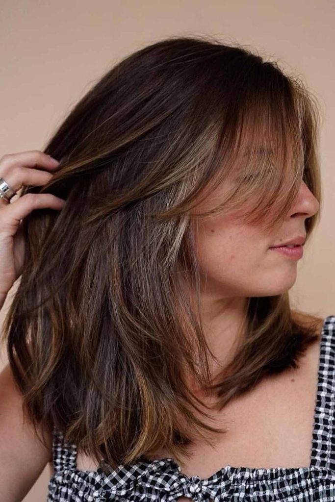 15 Classy Mom Cut Ideas for Busy Moms Seeking Effortless Style! 8 Medium Layered Hair With Face-Framing Layers