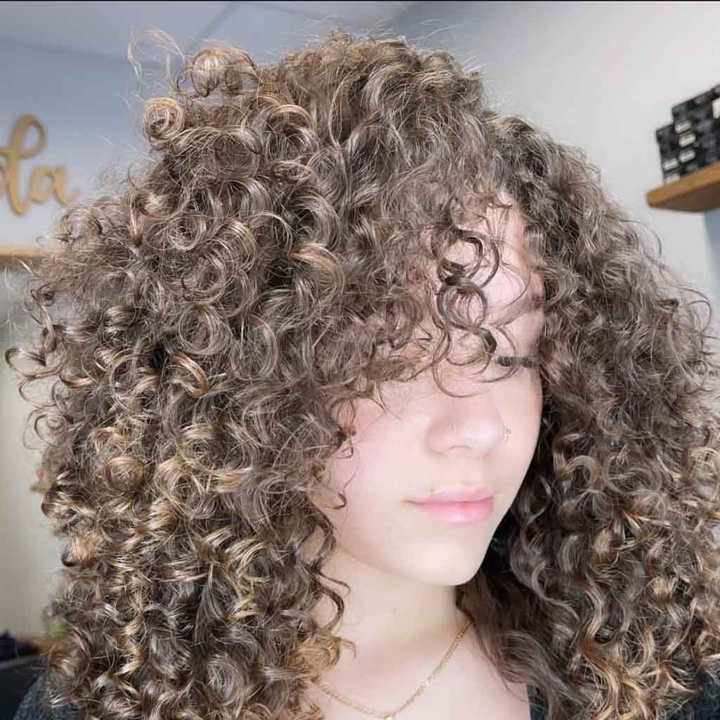 15 Fun Long Layered Hairstyles for Curly Hair! 10 Bronde Long Layered Curly Cut