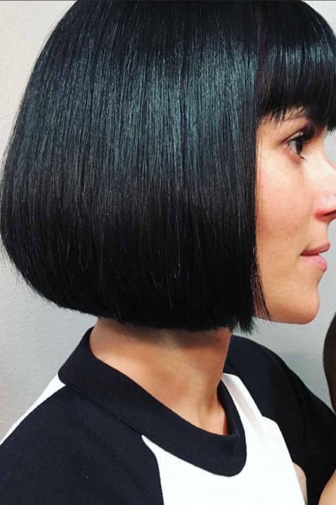 15 Classy Mom Cut Ideas for Busy Moms Seeking Effortless Style! 10 Classic Bob Cut With Blunt Bangs