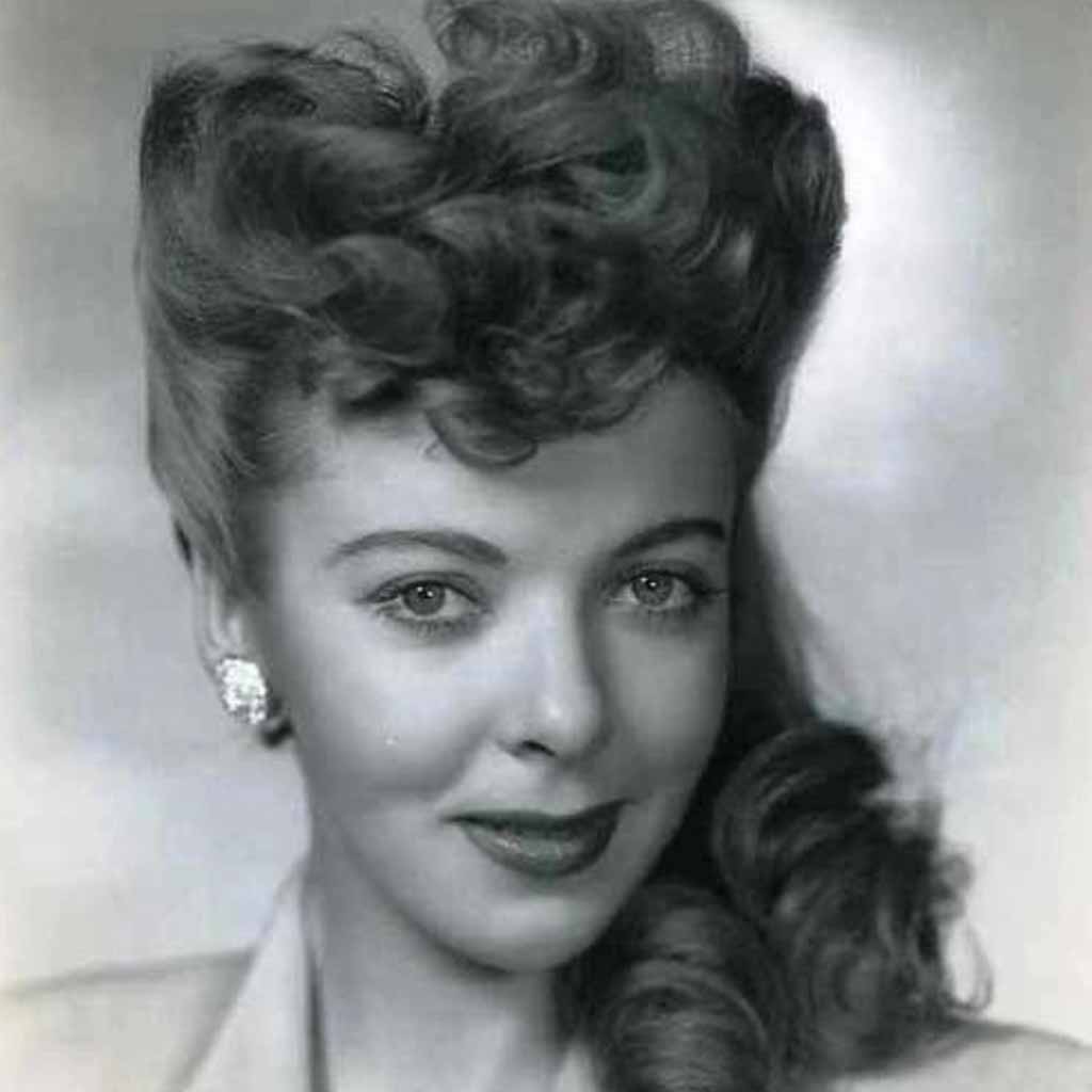25 Classic Vintage Hairstyles to Go Retro! 11 40’s Half Up Half Down With Curly Victory Rolls