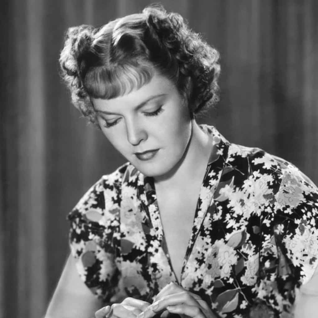 25 Classic Vintage Hairstyles to Go Retro! 14 Middle Parted Side Curled Bob With Micro Bangs