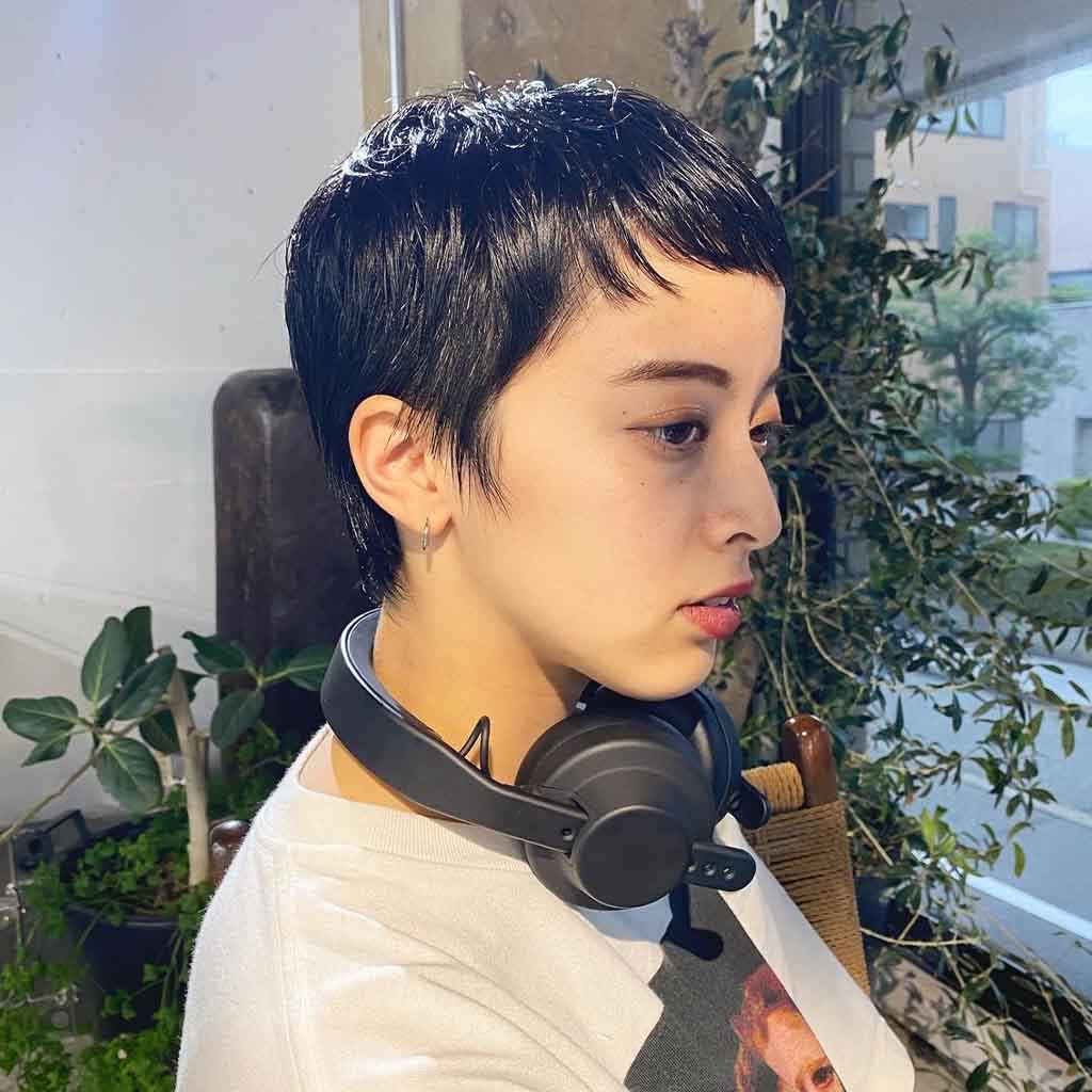 15 Very Short Hairstyles for You to Try! 16 Soft Black Straight Pixie Cut
