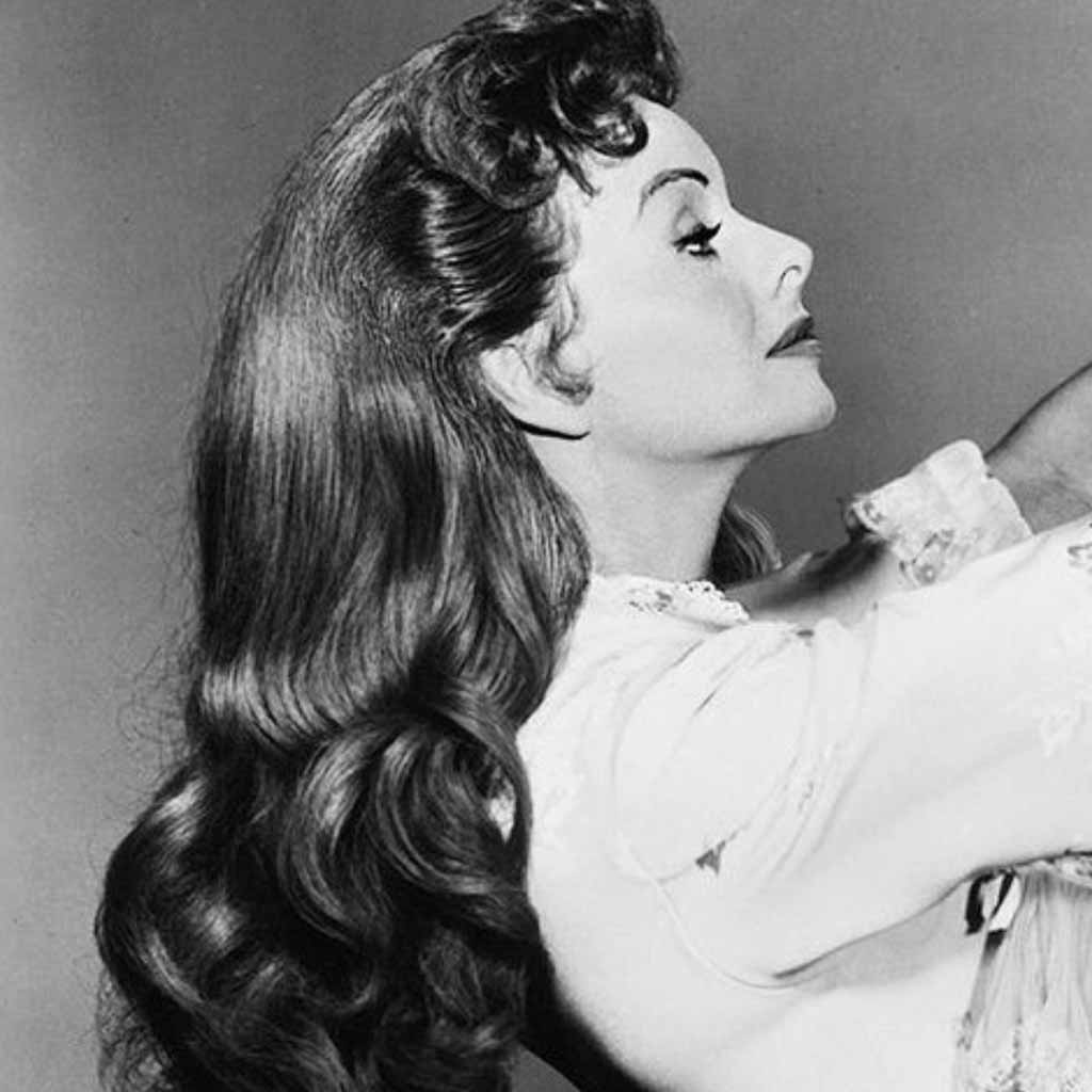 25 Classic Vintage Hairstyles to Go Retro! 17 Long Retro Hair With 8 Rolls