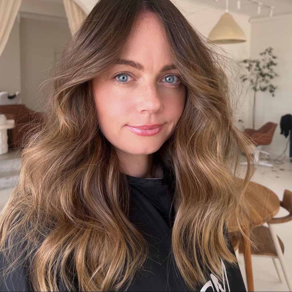 20 Bright Sun-Kissed Brunette Hair Ideas! 17 . Caramel-Honey Brunette on Long Wavy Hair