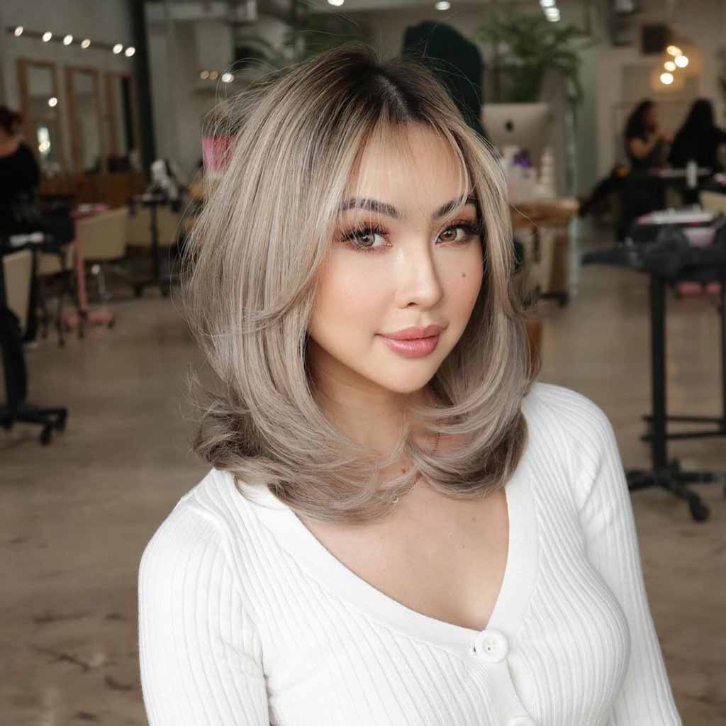 25 Sultry Summer Haircuts for Women! 16 Sleek Lob With Layered Edges